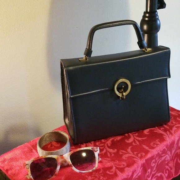 None Handbags - Vintage black accordion-style purse